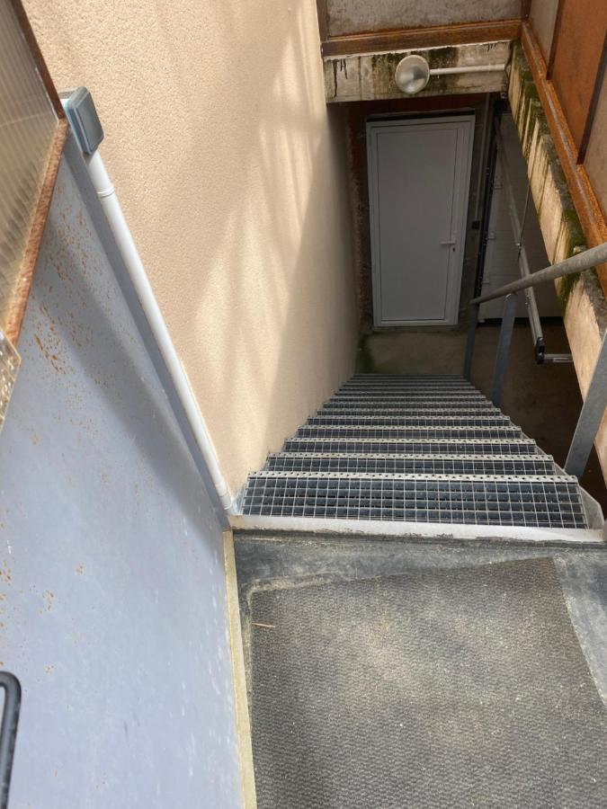 Ferienwohnung Loft Avec Terrasse Pour 4 Pers A 3Km Du Circuit Avec Garage Au Calme Le Mans Exterior foto