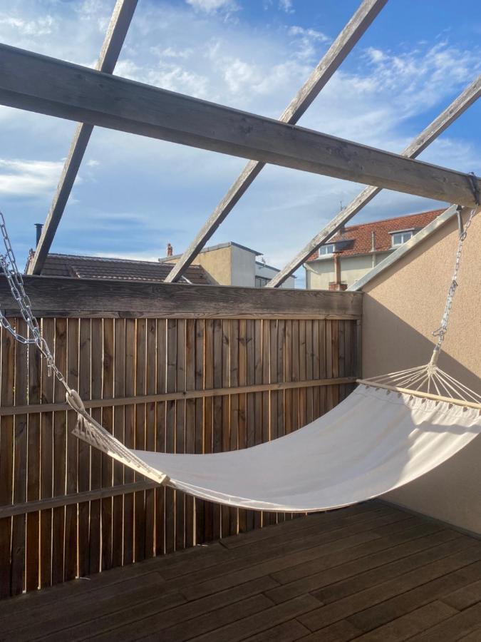 Ferienwohnung Loft Avec Terrasse Pour 4 Pers A 3Km Du Circuit Avec Garage Au Calme Le Mans Exterior foto